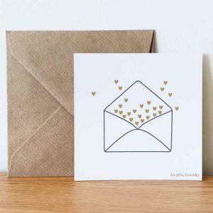 carte de correspondance enveloppe pleine de coeurs