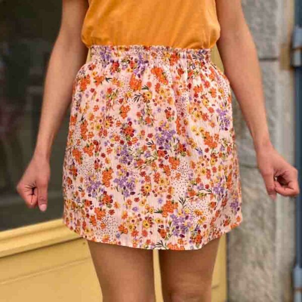 Petite jupe à fleurs